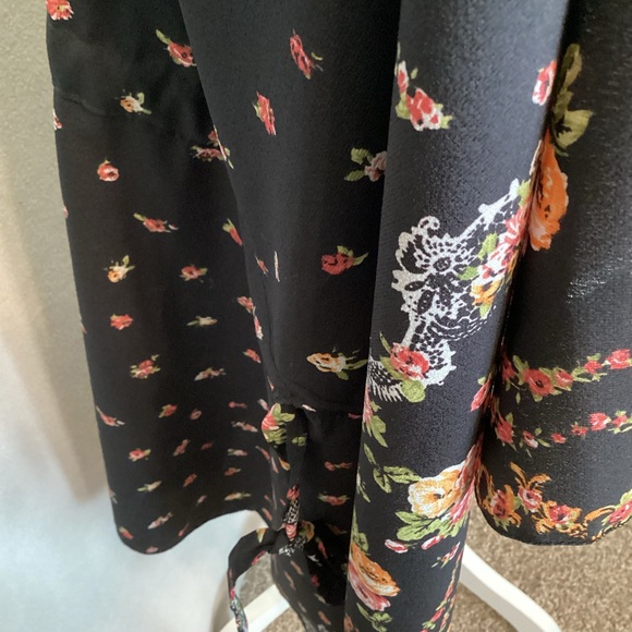 LOF Black Floral Border Draped Swim Coverup Robe Feminine Travel NWT - Picture 6 of 10